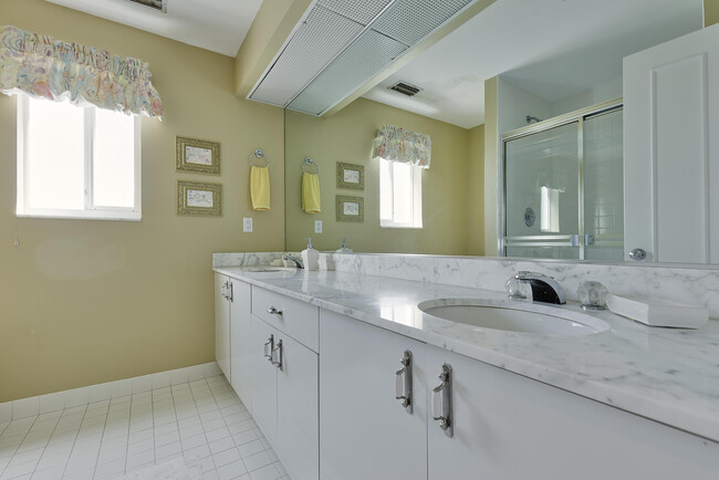 Building Photo - 392 Spyglass Way