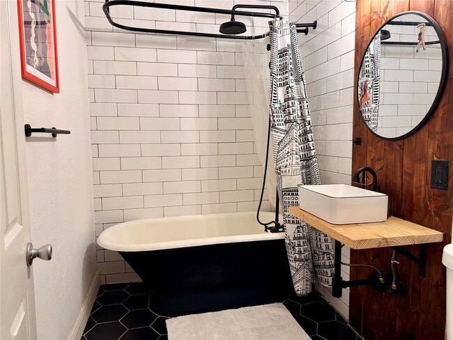 Building Photo - 4919 Walker St