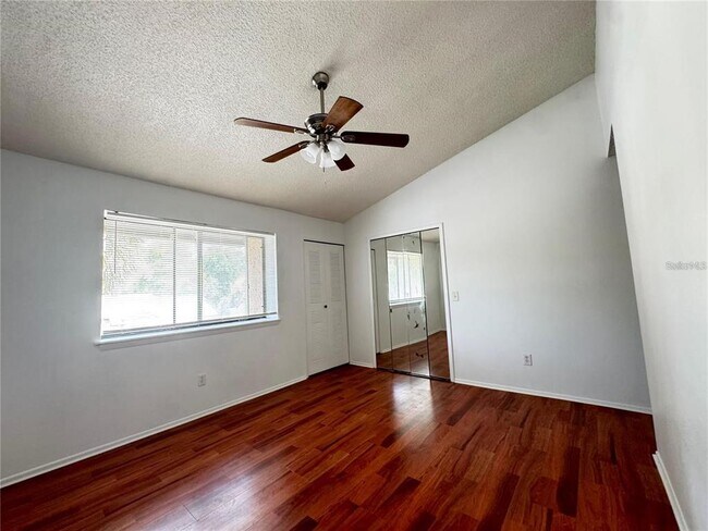 Building Photo - 497 Club Dr