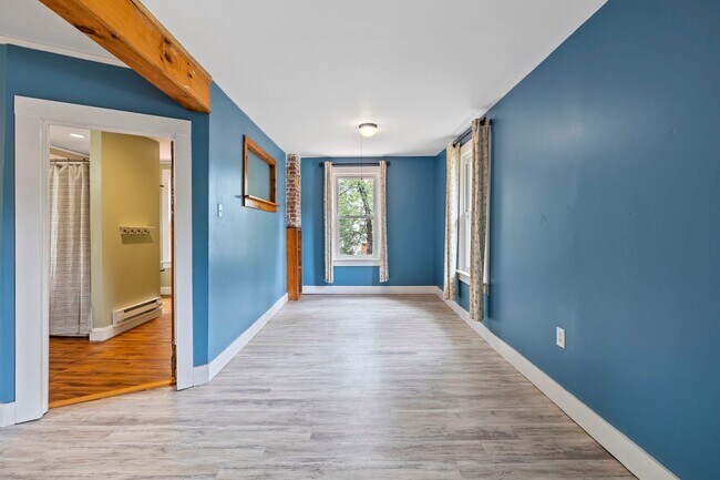 Building Photo - Charming Black Mountain Rental!