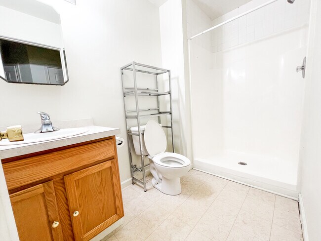 Building Photo - 222 Stonemill Rd