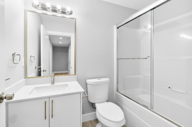 Building Photo - 5728 Sterling Ave