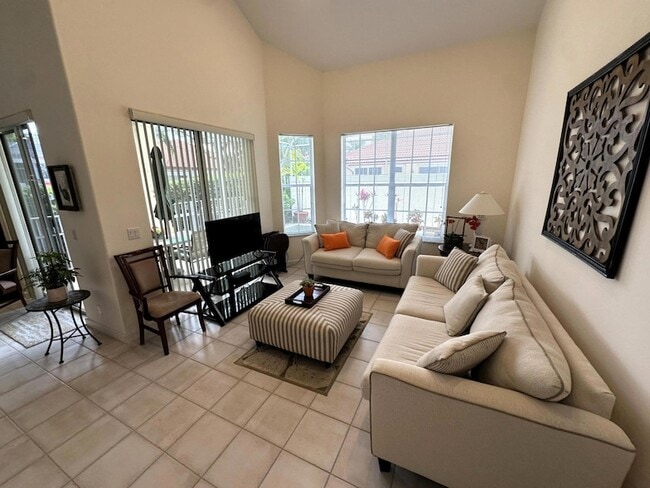 Building Photo - 77 Spyglass Way