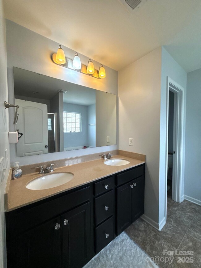 Building Photo - 10426 Kempsford Dr