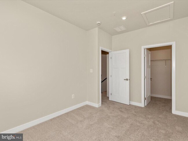 Building Photo - 353 Marquis St