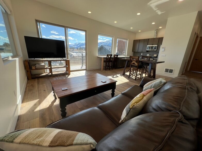 Building Photo - 516 Bourne Ln