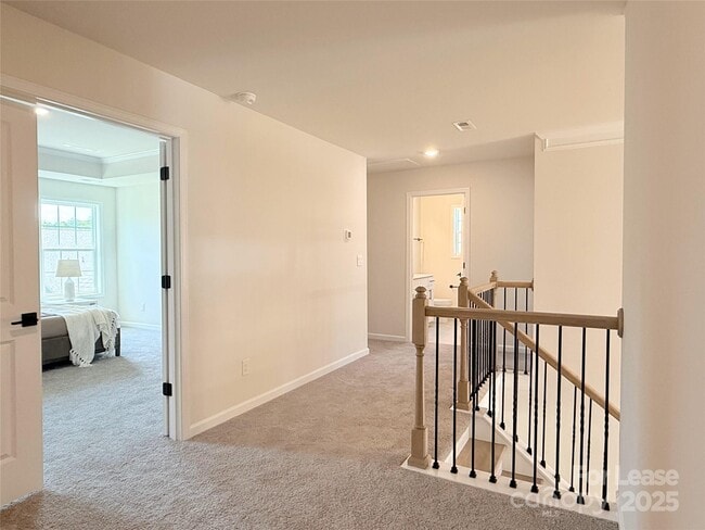 Building Photo - 5084 Silver Crk Ln