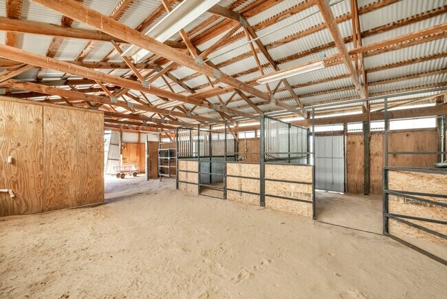 Building Photo - 25 El Caballo Trail