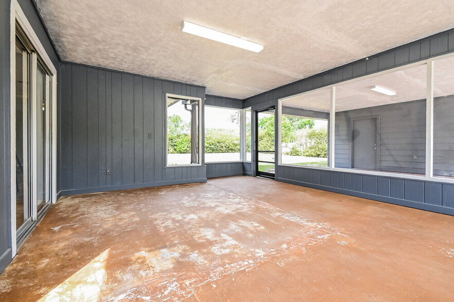 Building Photo - 151 Rainbow Blvd