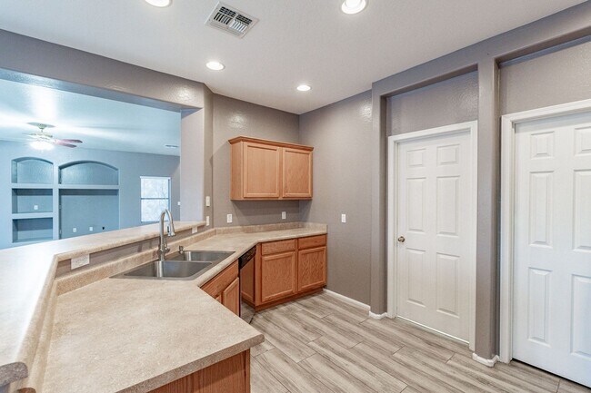 Building Photo - Three Beds & 2.5 Baths - Move Right In!