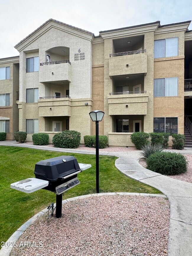 Building Photo - 18416 N Cave Creek Rd