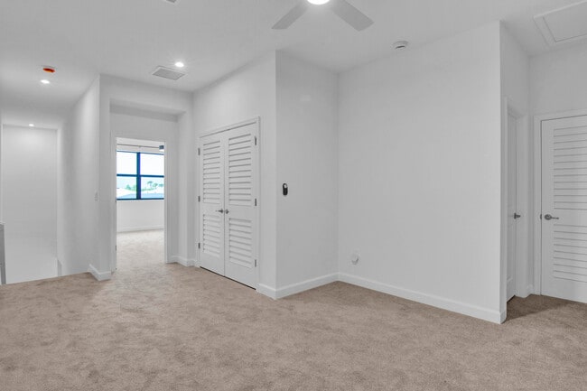 Building Photo - 14075 SW Thorens Dr