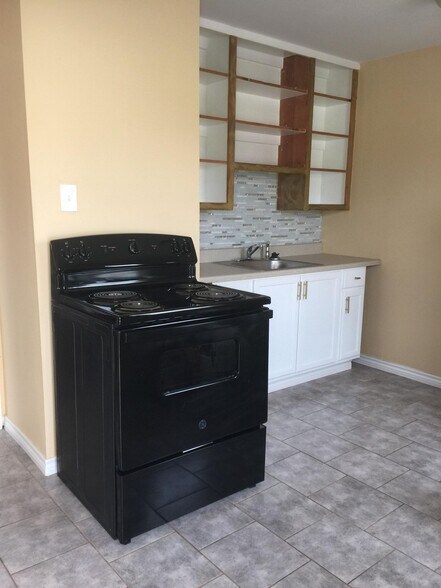 Building Photo - 12 Pine Creek Cir