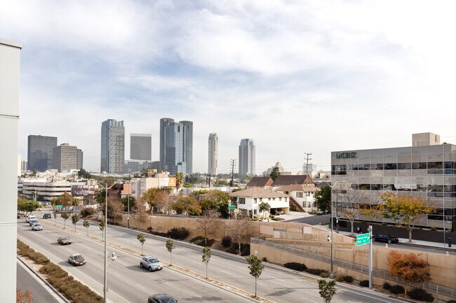 Building Photo - 10473 Santa Monica Blvd