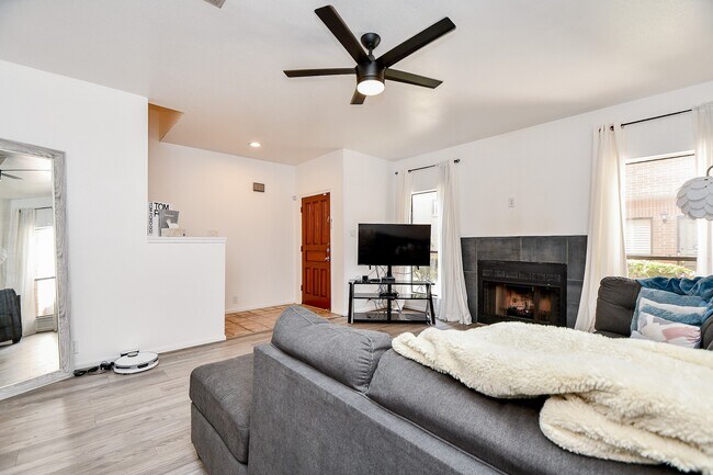 Building Photo - 2626 Bering Dr