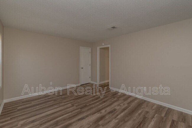 Building Photo - 2311 Walden Dr