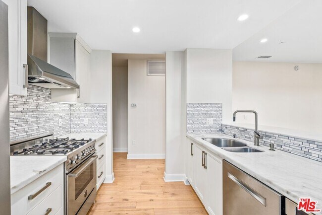 Building Photo - 10647 Ashton Ave