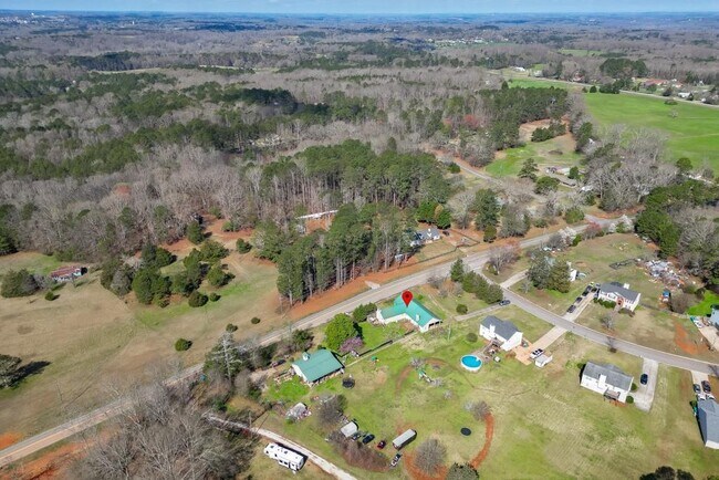 Building Photo - 1051 Gage Dr