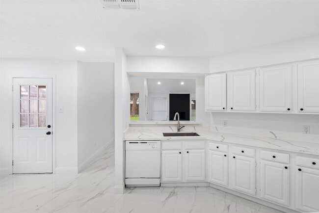 Building Photo - 611 Muirwood Ln