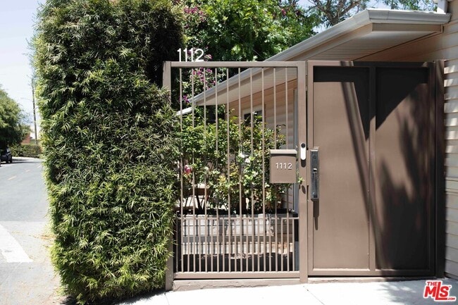 Building Photo - 1112 Montecito Dr