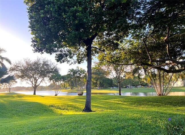 Building Photo - 3010 N Course Dr