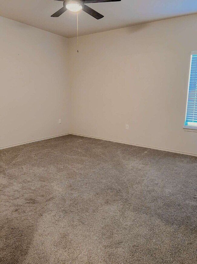 Building Photo - 2 Bedroom 2 Bathroom