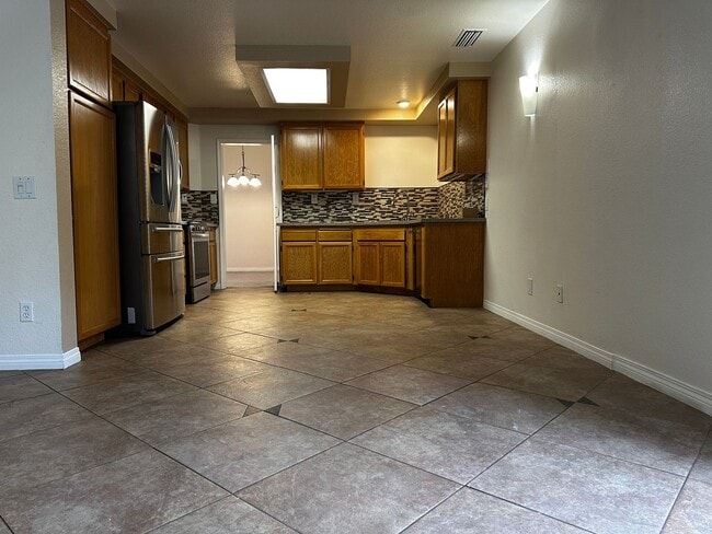Building Photo - Santa Fe Hills 4 Bedroom Home