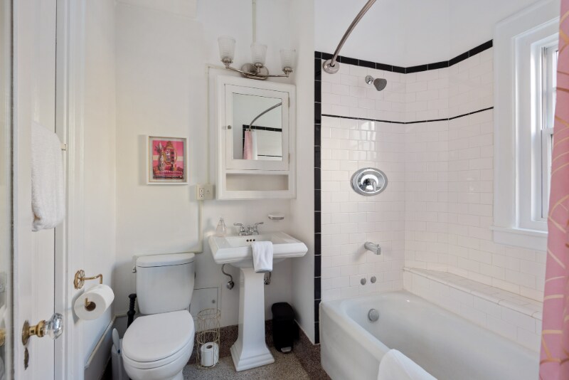 Building Photo - 2015 NW Flanders St