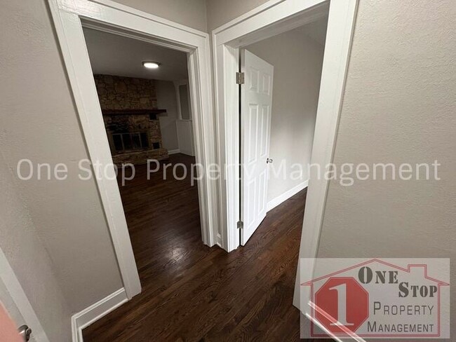 Building Photo - Charming 4-Bed, 2-Bath Home with Beautiful...
