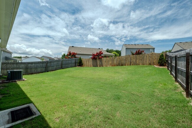 Building Photo - Move-In Ready 3BR Home | $2,100 with Lawncare or $2,000 Tenant Maintained