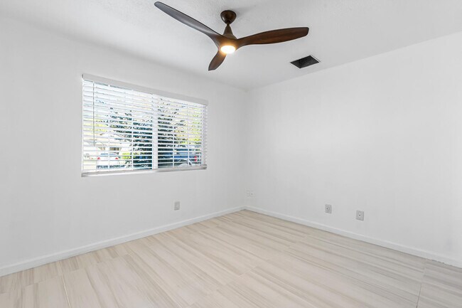 Building Photo - 4401 W McRae Way
