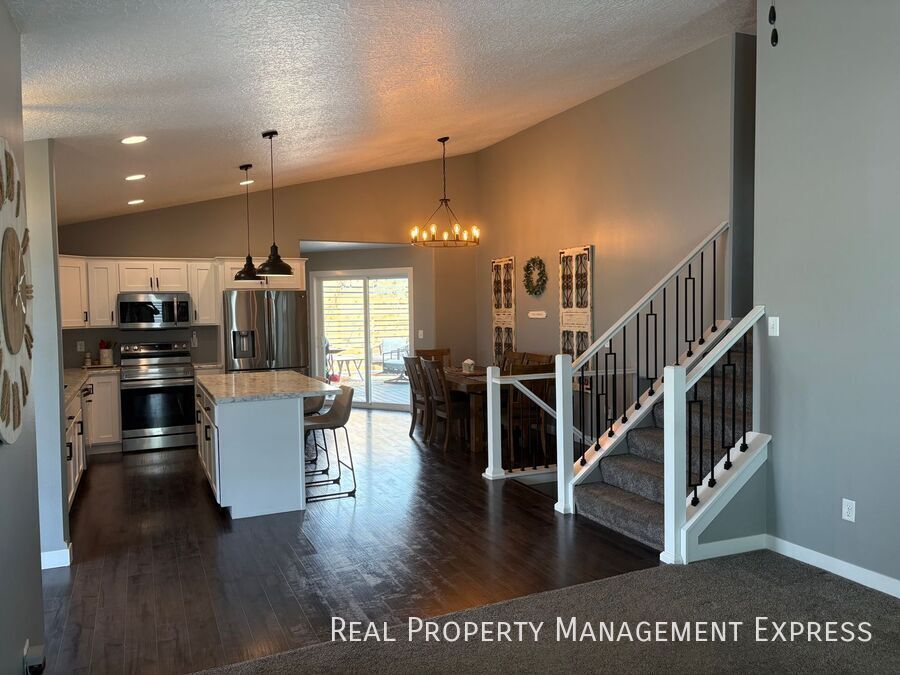 Building Photo - 5 Bedroom 3 Bathroom Home for Rent