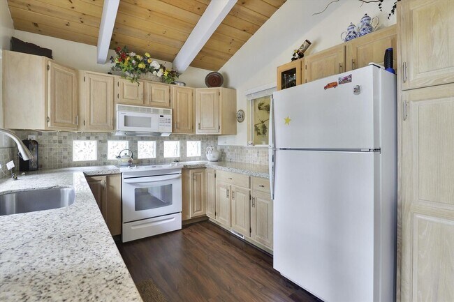 Building Photo - LEASE PENDING- Snow Flower, Tahoe City Ski...