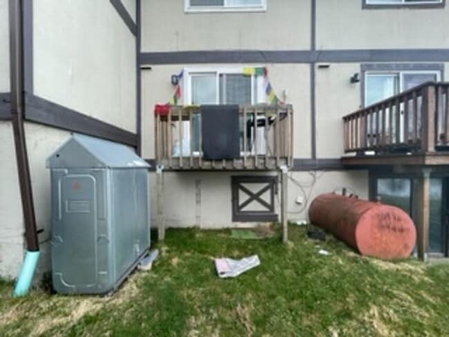 Building Photo - 1820 Larch Street C7