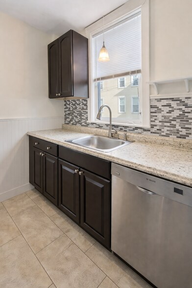 Building Photo - 49 Pope St