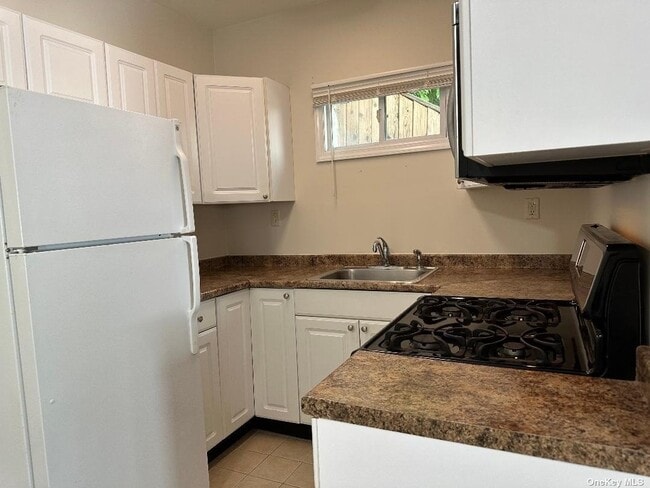 Primary Photo - 92 Harbor Rd