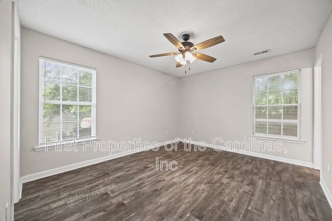 Building Photo - 429 Merry Go Dr