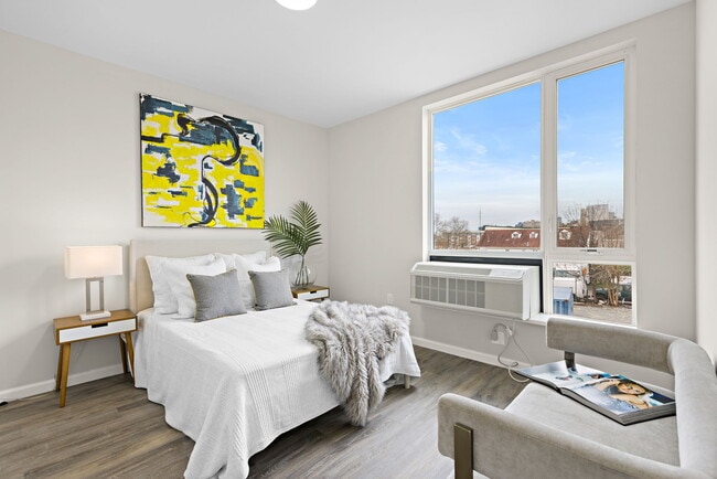 Building Photo - 313-315 Lake St