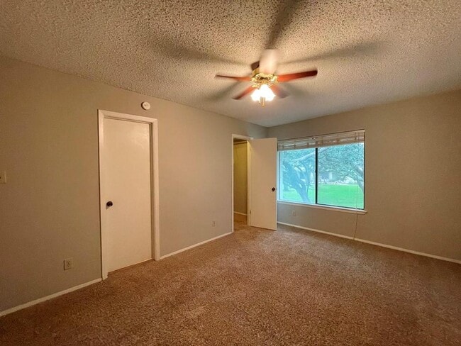 Building Photo - 9502 Quail Village Ln