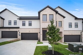 Building Photo - 4440 Fatima Dr