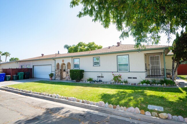 Building Photo - 3BR/2BA home with bonus room & additional ...