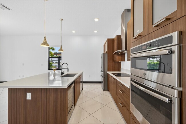 Building Photo - 15800 NW 88th Ave