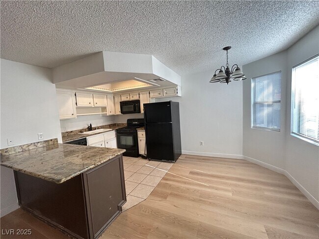 Building Photo - 725 Rock Springs Dr