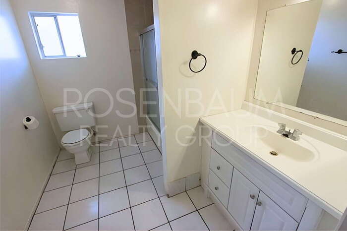 Building Photo - 1326 N Miller Rd