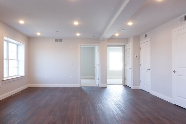 Building Photo - 4 Montvale Ave