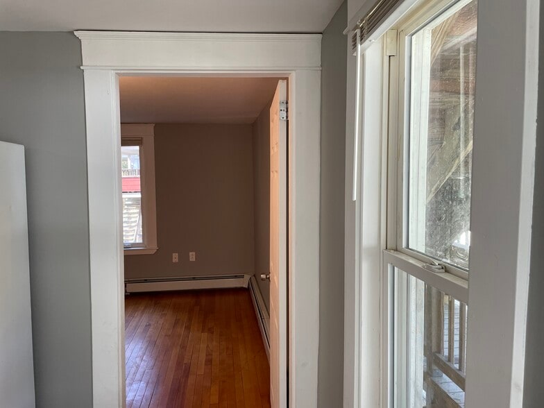 Building Photo - 6 York St