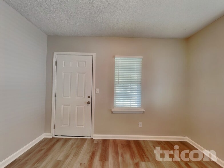Building Photo - 2378 Iron Horse Dr