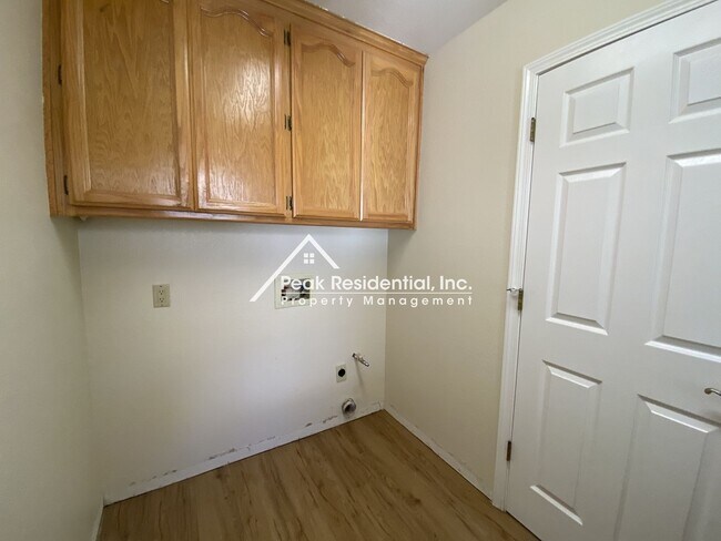 Building Photo - Spacious 3bd/2ba Auburn Home With Bonus Ro...