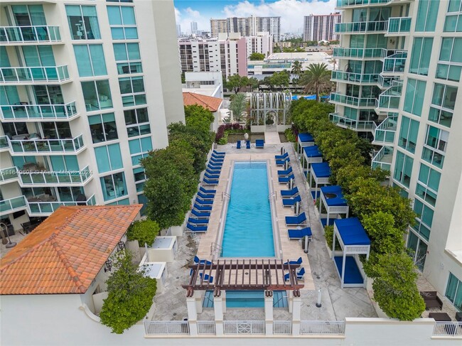 Building Photo - 200 Sunny Isles Blvd