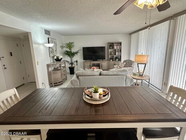 Building Photo - 2828 N Atlantic Ave